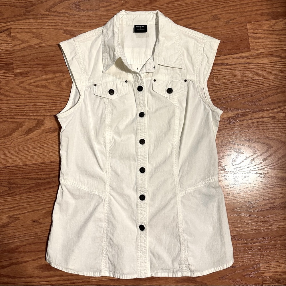 Clean & Modern: Tribal Fashion White Button-Up Sleeveless Top - Size 6 - Cotton